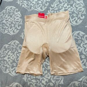 Spanx booty boost mid thigh short